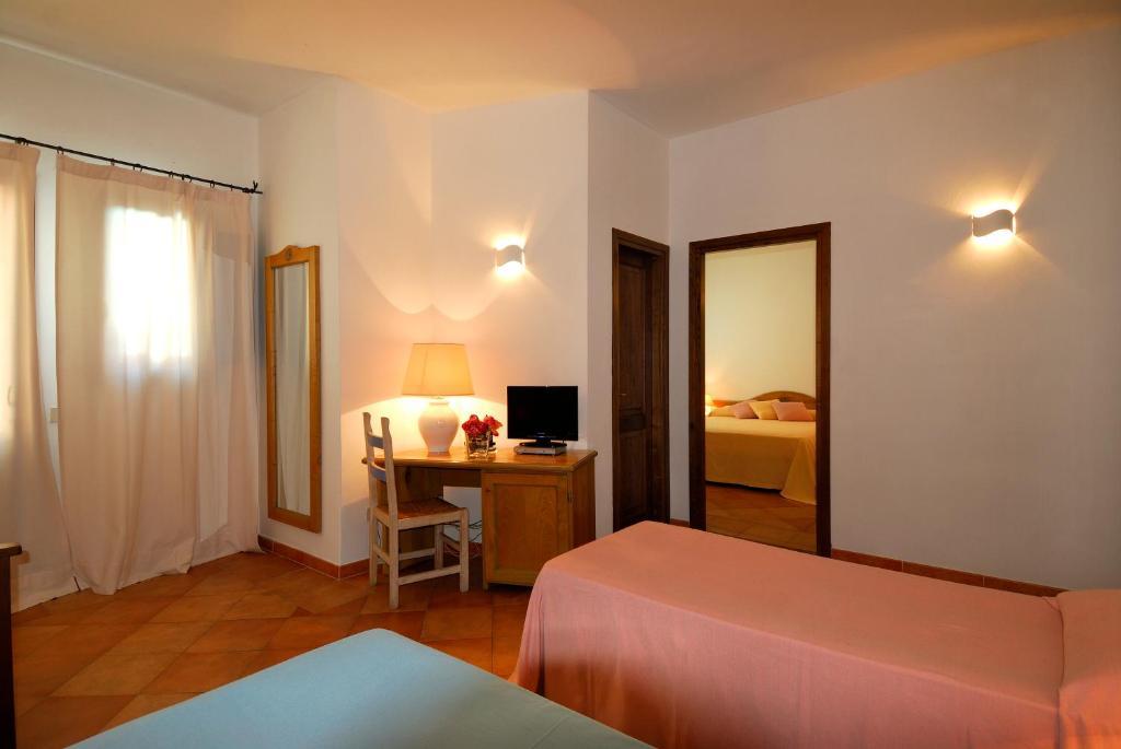 Boutique Hotel Sant'Andrea & Relais San Pantaleo Oda fotoğraf